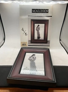 Malden International Designs - Dark Wood Picture Frame 4 x 6 - Picture 1 of 3