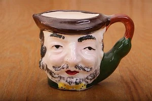 Jarra de cerámica vintage Royal Doulton personaje Toby hombre con pajarita - Imagen 1 de 5