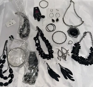 Vintage to Now Black & Silver Jewelry Costume Huge Jewelry Set Lot Over 19pcs - Picture 1 of 16
