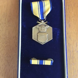For Military Merit Medal AIR FORCE USA Blue Yellow in Box with Pins Vintage ORIG - Picture 1 of 5