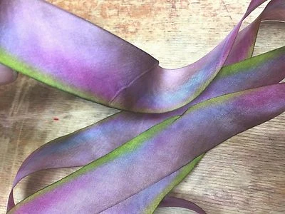 Cinta de seda teñida a mano 1" en el sesgo 1yd hecha en USA Foto 1 de 4