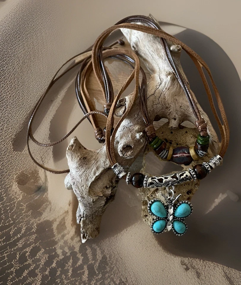 Collar Mariposa Estilo Boho 2 Hilos Cuero Cuentas - Totalmente Nuevo Foto 1 de 4