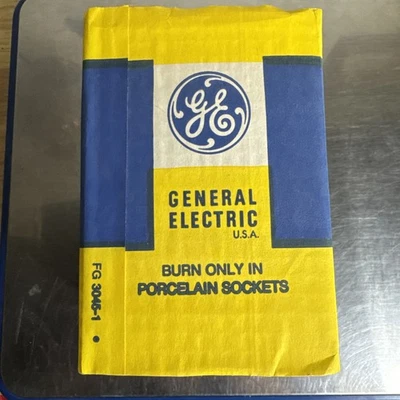 New NOS Vintage GE 75W 130V  Reflector Flood Light Lamp Bulb #PLG301-E7 - Image 1 of 4