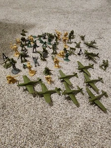 Plastic Army Men And Planes WWII Various Colors. - Picture 1 of 2