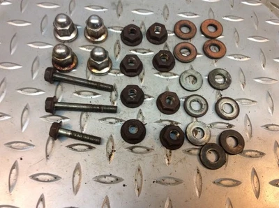 Tuercas de culata 1982 81-82 Suzuki GS550L GS550 GS 550 Foto 1 de 4