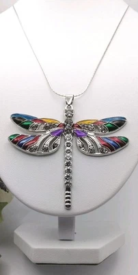Collar Colgante Libélula Estrás Esmaltado Multicolor Ajustable a 21" EE. UU. Foto 1 de 4