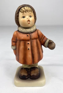 Figurina Goebel Hummel "Canzone d'inverno" - 1987, #476, TMK6 4,25" H - Foto 1 di 6