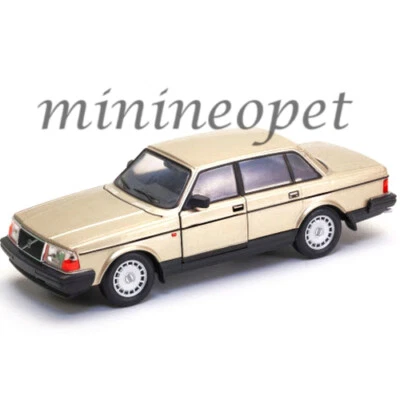 WELLY 24102 VOLVO 240 GL 1/24 DIECAST MODEL CAR GOLD - Image 1 of 2
