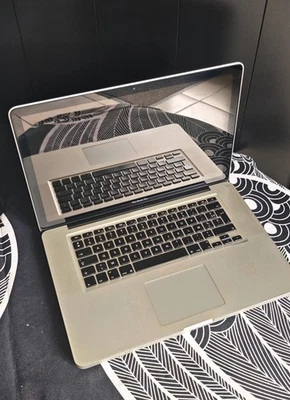 MacBook Pro 15" (2011) – Pour pièces / HS – A1286 - Photo 1/4