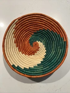 "Cesta de pared tejida remolino bobina africana hecha a mano 12,5""" - Imagen 1 de 2