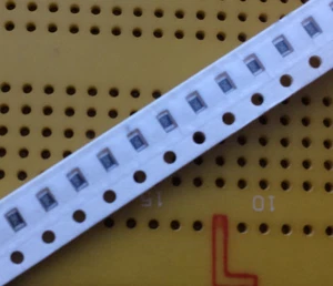 0805 Resistencia de montaje en superficie SMD 2 mm x 1,25 mm Película gruesa 1% 0,125 W Todos los valores - Imagen 1 de 1