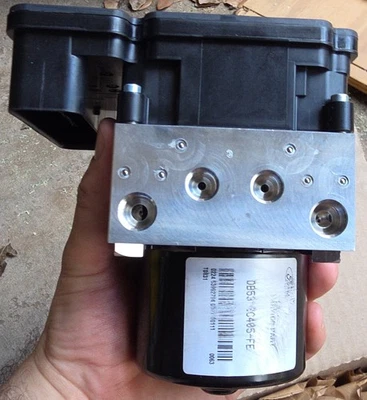 2014-2015 Ford Explorer Anti-Lock Brake ABS Pump Module Actuator Pump Assembly - Image 1 of 3