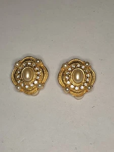 Carolee Ohrclips Kunstperlen Kuppel und Strass goldfarben Vintage - Bild 1 von 6