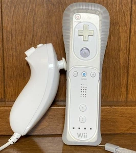 Wii Remote With Nunchuck and Rubber Sleeve OEM Official Nintendo RVL-003 Tested! - Picture 1 of 10