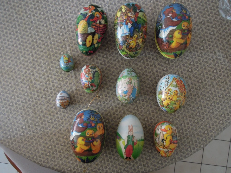 LOT OEUFS PAQUE CARTON ET METAL LAPIN POUSSIN COQ POULE JOUET ANCIEN - Photo 1/1