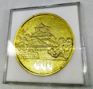 Osaka Castle, Golden Big Medal Back Side Toyotomi Family Crest In Case, Φ 70 ㎜ - Picture 1 of 7
