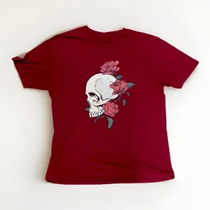 DESIGN BY HUMANS Mens XL Red Short Sleeve T-Shirt—Skull And Rose—Artist Designed - Picture 1 of 3
