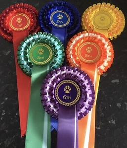 Set 1-6, 3-stufige Hundeshow Rosetten groß 68 mm Zentren breite Schwänze, VERSANDKOSTENFREI - Bild 1 von 2