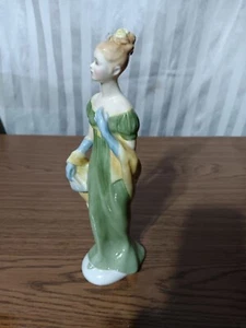 Vintage 1984 ROYAL DOULTON Porcelain LORNA 9"h Figurine Beautiful! - Picture 1 of 4
