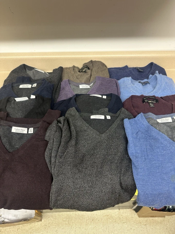 Lot of 12 Calvin Klein Uomo Scott Men's 100% Fine Merino Wool V-Neck Sweater XL - Image 1 of 4