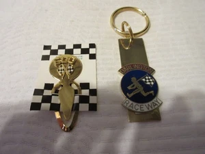 VINTAGE AUTORENNEN SOUVENIR INDY 500 & DARLINGTON SCHLÜSSELANHÄNGER BUCHMARKE - Bild 1 von 22