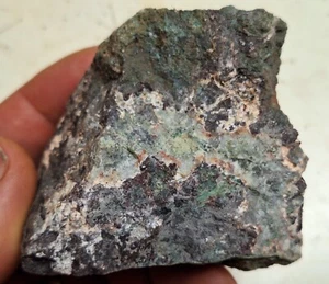 Mineral de basalto de cobre con calcita y otros minerales para lapidario - cableado - Imagen 1 de 6