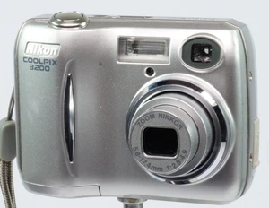 Nikon Coolpix 3200 3.0mp Compact. GWO. Quick Start Guide, Card & Pouch. - Picture 1 of 9