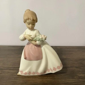 Golden Memories Collection by Lladro Young Girl w Flowers Spain Daisa Figur - Bild 1 von 6