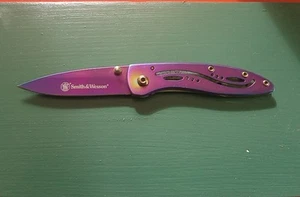 SMITH & WESSON DROP POINT FRAME LOCK FOLDING PURPLE IRREDESCENT KNIFE 1207126 - Picture 1 of 6