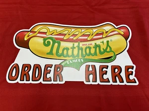 LETRERO PLÁSTICO CORRUGADO NATHANS HOT DOGS ORDEN AQUÍ - Imagen 1 de 4