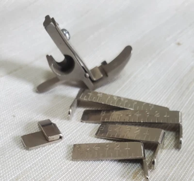 Singer sewing machine 221 201 15 66  Gauge Presser Foot 121717 Attachment - Image 1 of 3