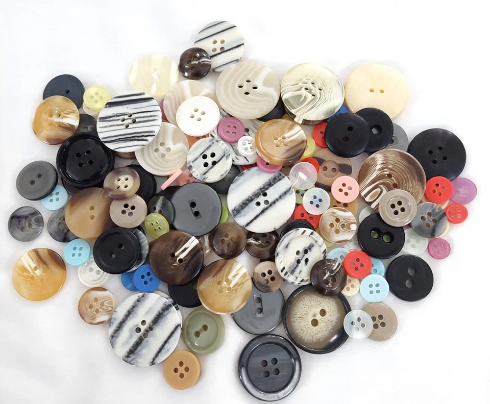 2.95 oz - Various Buttons (Mixed Sizes) - Image 1 of 1