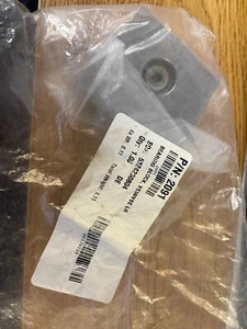 Windsor Versamatic Bearing Block Left Side 2091 8.613-811.0 86138110 New - Picture 1 of 3