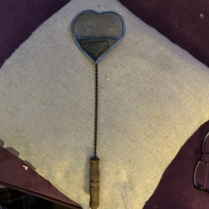 Antique Heart Shaped Fly Swatted - Bild 1 von 7