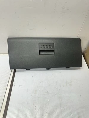 Dodge Dakota 2005-2007 guantera con pestillo gris T23 Foto 1 de 4