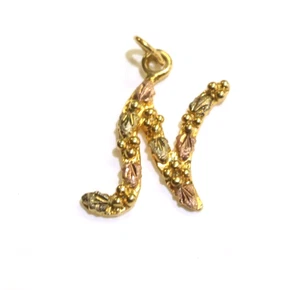 10k Gelb Rose Grün Gold Anfangsbuchstabe N Weinblatt Black Hills Anhänger Charm - Bild 1 von 6