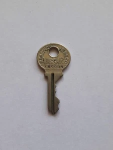 Vintage Reading Howe Co. Vassers Key Marked 199904 - Picture 1 of 3