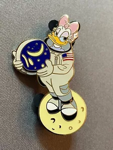 Disney Frauen durch die Geschichte - Daisy Duck Astronautin Sally Ride LE 250 - Bild 1 von 8