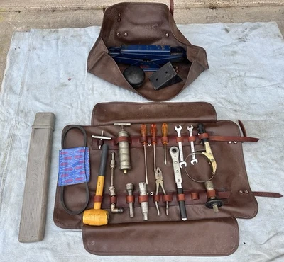 Ferrari 330 365 GTC GT 2+2 GTS Juego de herramientas Bolsa 1966-71 Bolsa Herramientas + Jack Coche Jack Foto 1 de 4