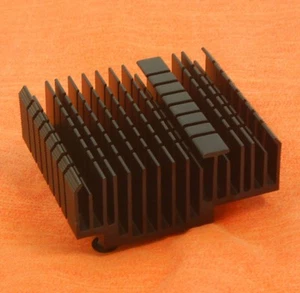 Disipador GYGABYTE para GA-J3455N-D3H con sus tornillos en muy buen estado - Bild 1 von 3