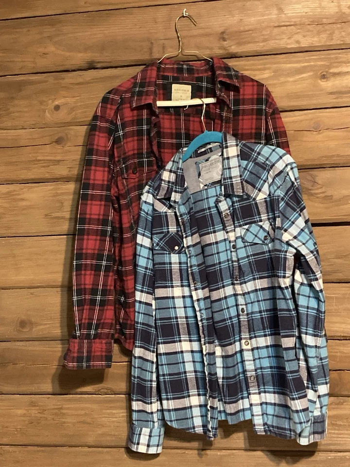 Lote de dos camisas de franela medianas para hombre joven manga larga Foto 1 de 4