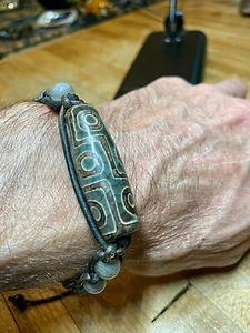 Tibetan Nine Eyed DZI Carved Agate Bead W / Labradorite Shamballa Style Bracelet - Picture 1 of 9