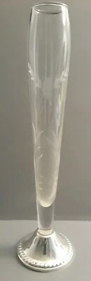 "Florero vintage Duchin de plata esterlina con peso y grabado de vidrio de 9-1/2"" de alto". Foto 1 de 4