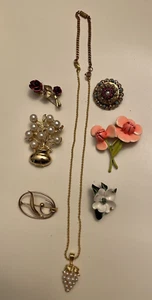 Lot of 8 Vintage Retro Flower, Leaf & Fruit Jewelry Pieces - 2 with gold - Picture 1 of 14