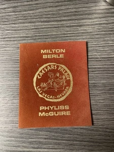 Carpeta de mesa vintage 1970 Caesars Palace Milton Berle Phyliss McGuire - Imagen 1 de 6