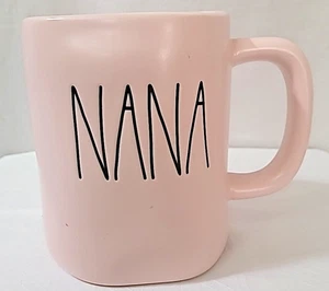 Taza de café de cerámica Rae Dunn rosa claro Nana - Imagen 1 de 6
