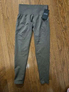 NVGTN Seamless Leggings Size Small Green High Rise Gym Yoga NWT (New With Tags) - Picture 1 of 6