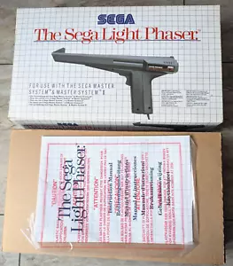 COMO NUEVO SIN USAR - Master System The Sega Light Phaser Lightgun accesorios embalaje original - Imagen 1 de 21