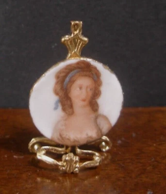 1/2" ~ Half  ~ Display Plate ~ Dollhouse Miniature ~ UK~ 1:24 scale ~ Marked - Image 1 of 4