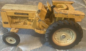Ertl USA International 3444 Backhoe Loader 1/16 IH330 without plow or loader - Picture 1 of 5